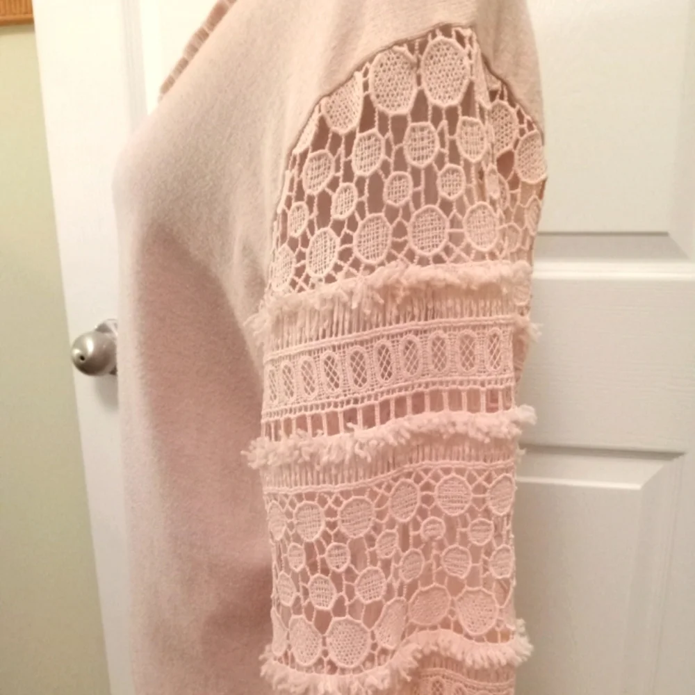 Gianni Milano women's laced embroidered pink sweater. Size XL